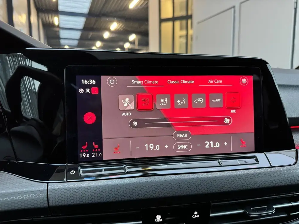 Volkswagen Golf 2.0 TSI GTI Clubsport 301+PK LED+IQ/PANO/HAL uit 2021, foto 18