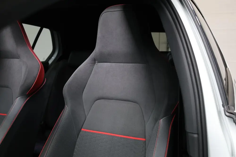 Volkswagen Golf 2.0 TSI GTI Clubsport 301+PK LED+IQ/PANO/HAL uit 2021, foto 9