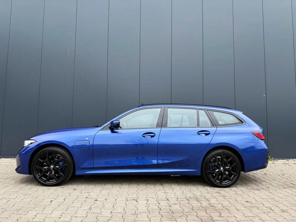 BMW 3-serie 330e xDrive M-sport pano tr.hk H&K 19 in uit 2025, foto 2
