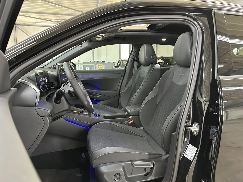 Volkswagen T-Roc 1.5 eTsi R-Line First Edition | H&K | Trekh uit 2026, foto 2