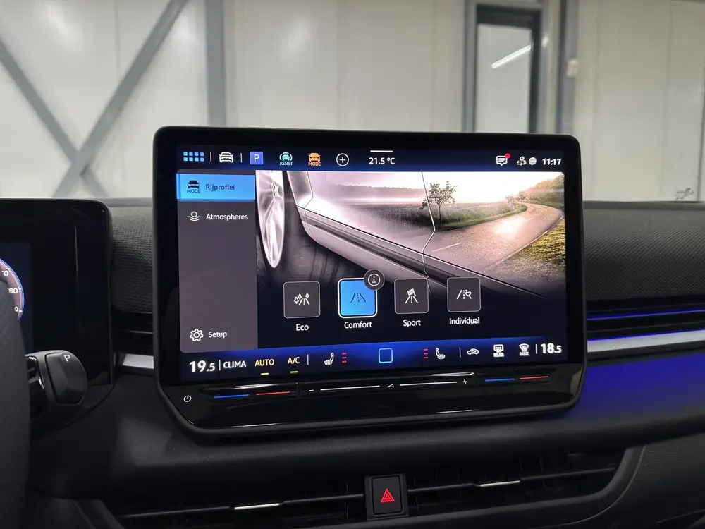 Volkswagen T-Roc 1.5 eTsi R-Line First Edition | Trekhaak | uit 2026, foto 18