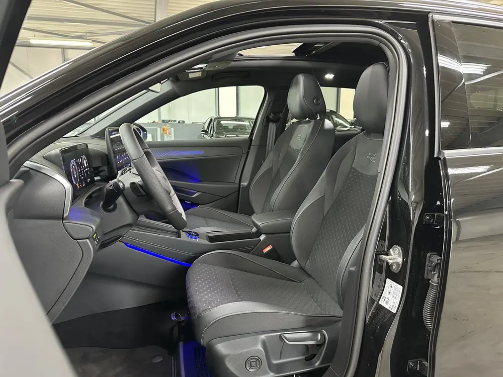 Volkswagen T-Roc 1.5 eTsi R-Line First Edition | Trekhaak | uit 2026, foto 3