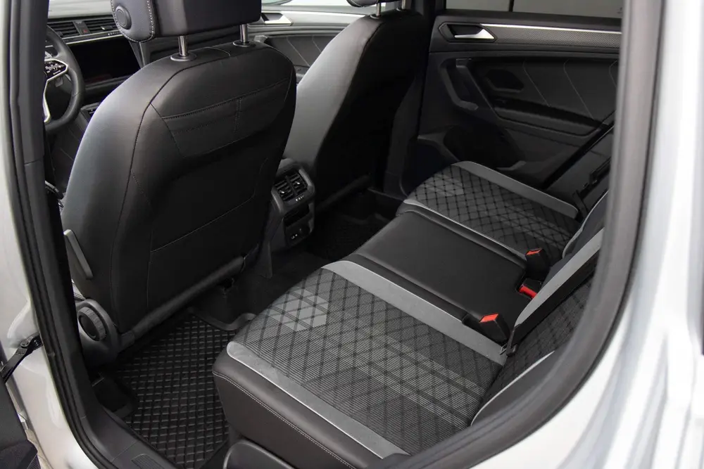 Volkswagen Tiguan 1.4 TSI eHybrid 245pk R-Line Business | So uit 2023, foto 19