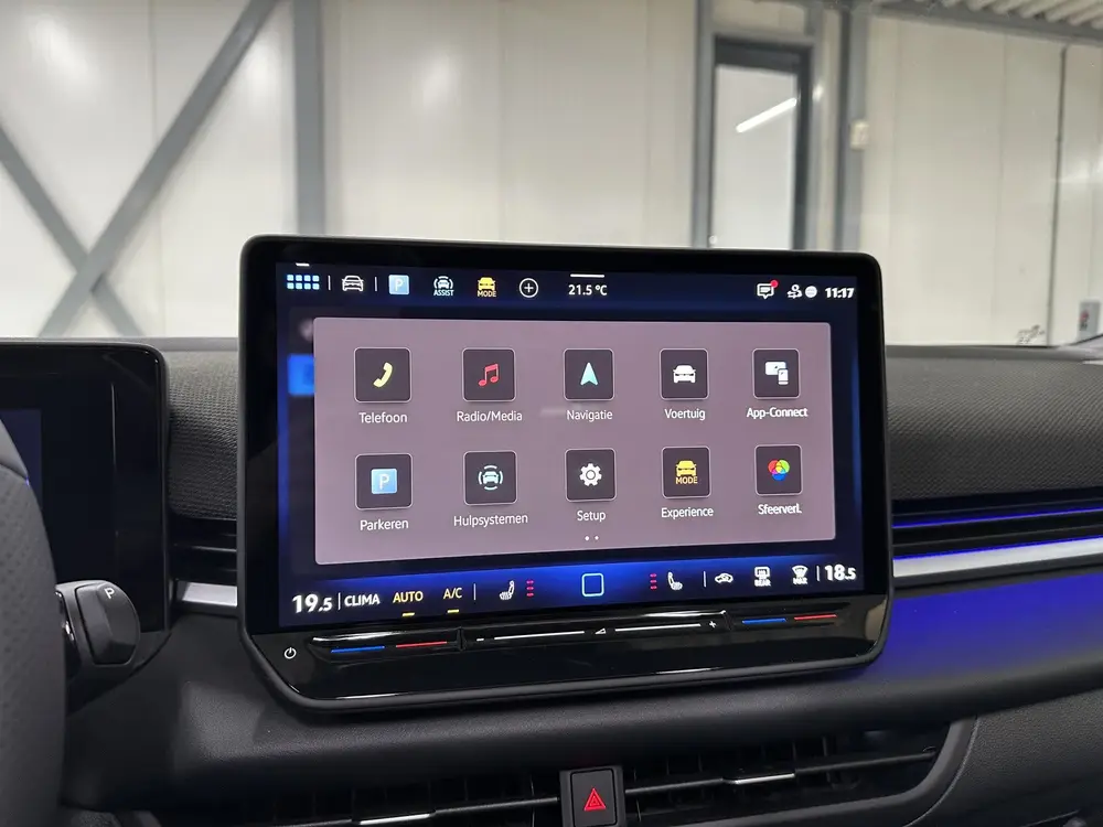 Volkswagen T-Roc 1.5 eTsi R-Line First Edition | Trekhaak | uit 2026, foto 14