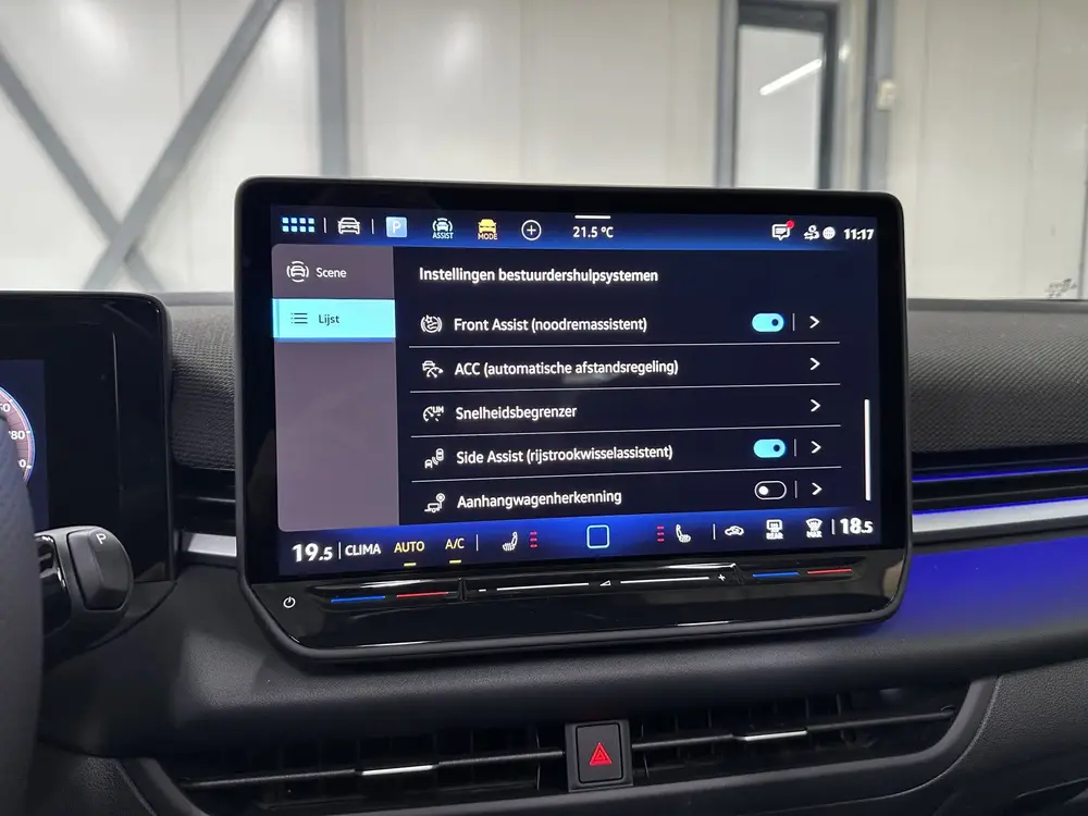Volkswagen T-Roc 1.5 eTsi R-Line First Edition | Trekhaak | uit 2026, foto 19
