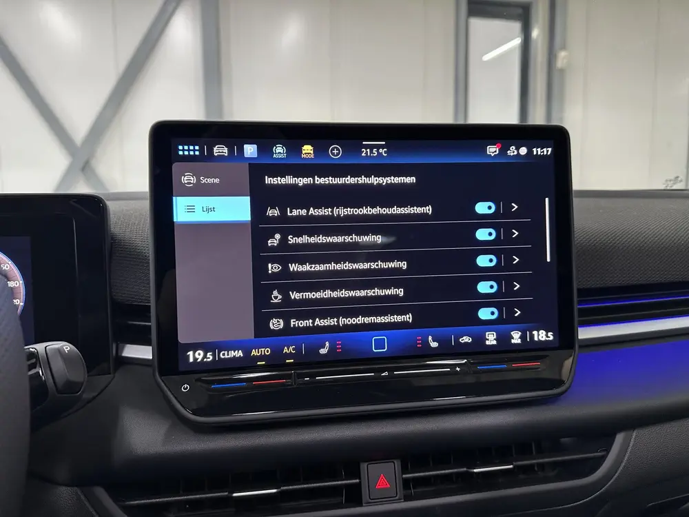 Volkswagen T-Roc 1.5 eTsi R-Line First Edition | Trekhaak | uit 2026, foto 20