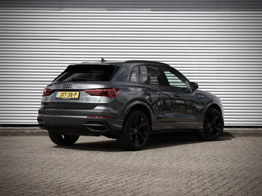 Audi Q3 45 TFSI e S edition uit 2023, foto 4