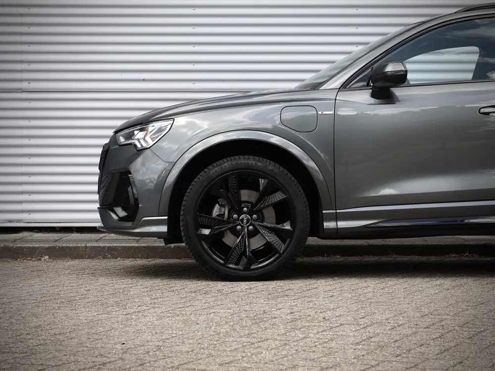 Audi Q3 45 TFSI e S edition uit 2023, foto 9