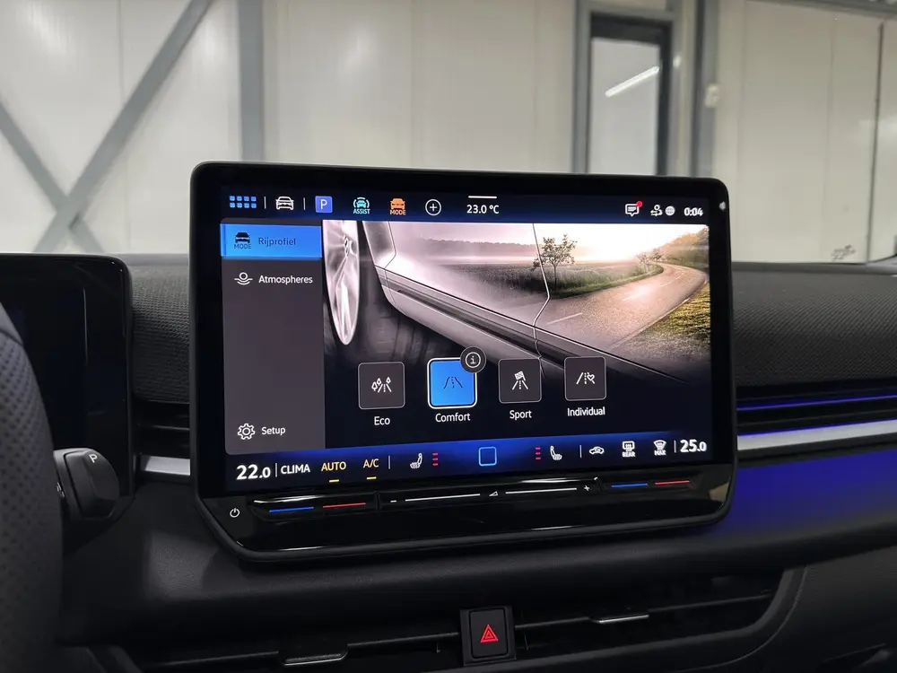 Volkswagen T-Roc 1.5 eTsi R-Line First Edition | Trekhaak | uit 2026, foto 18