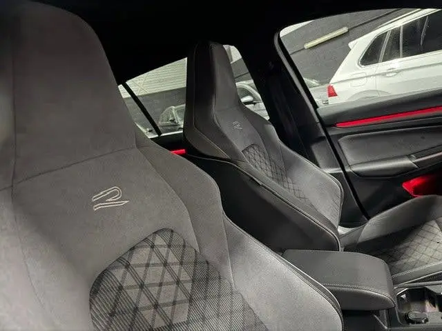 Volkswagen Golf 1.5 eTSI R-Line uit 2024, foto 17