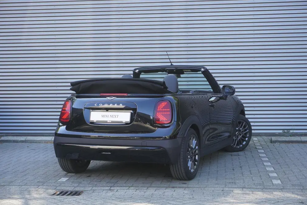 Mini Cabrio Cooper C Classic Uitvoering uit 2025, foto 2