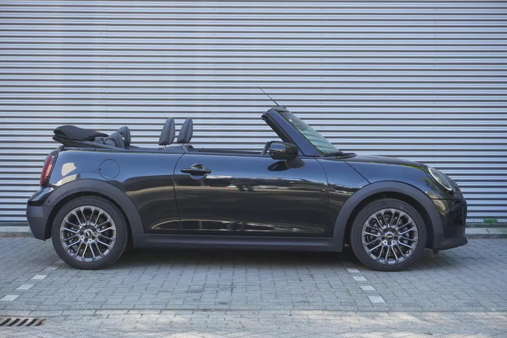 Mini Cabrio Cooper C Classic Uitvoering uit 2025, foto 4