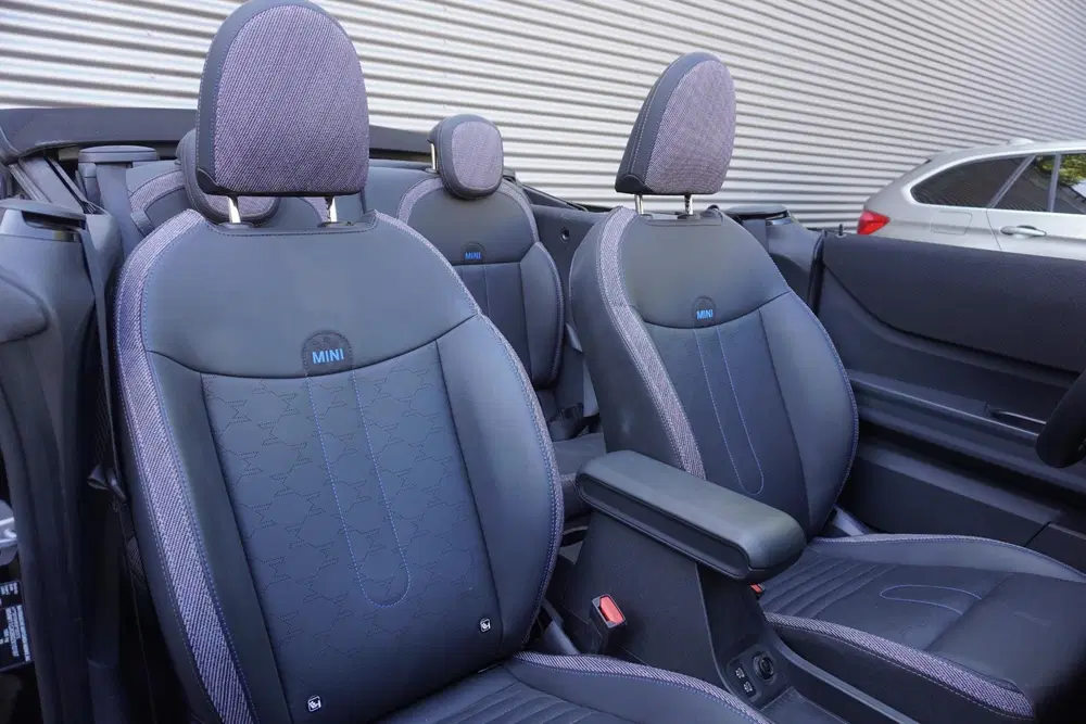 Mini Cabrio Cooper C Classic Uitvoering uit 2025, foto 8
