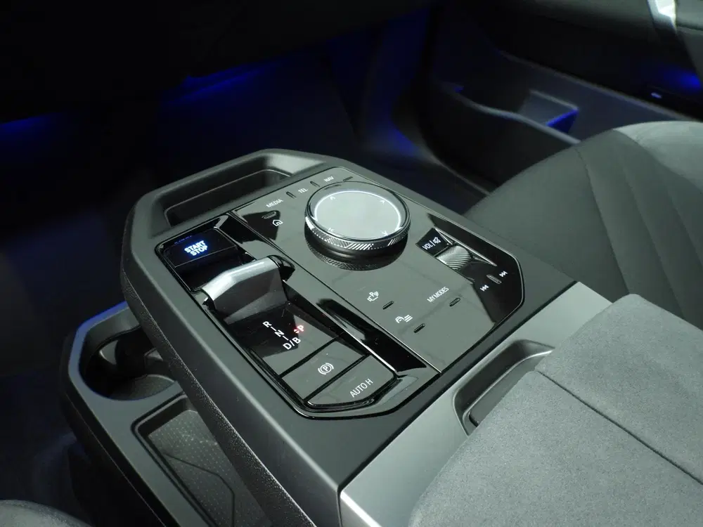 BMW iX xDrive45 uit 2026, foto 16