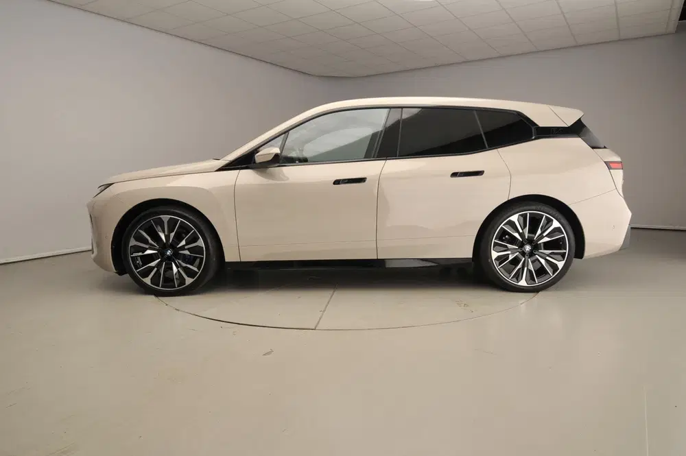 BMW iX xDrive45 uit 2026, foto 3