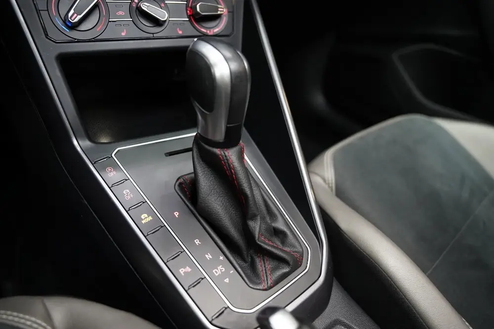 Volkswagen Polo 2.0 TSI GTI PANO VIRTUAL CAMERA ACC CARPLAY uit 2019, foto 16