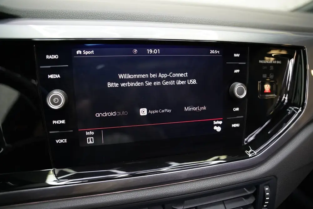 Volkswagen Polo 2.0 TSI GTI PANO VIRTUAL CAMERA ACC CARPLAY uit 2019, foto 18