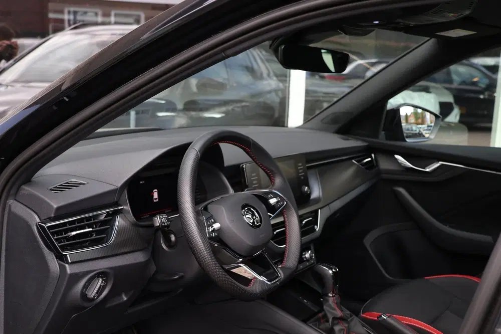 Skoda Kamiq 1.0 TSI Monte Carlo Panoramadak Camera Tre uit 2022, foto 3