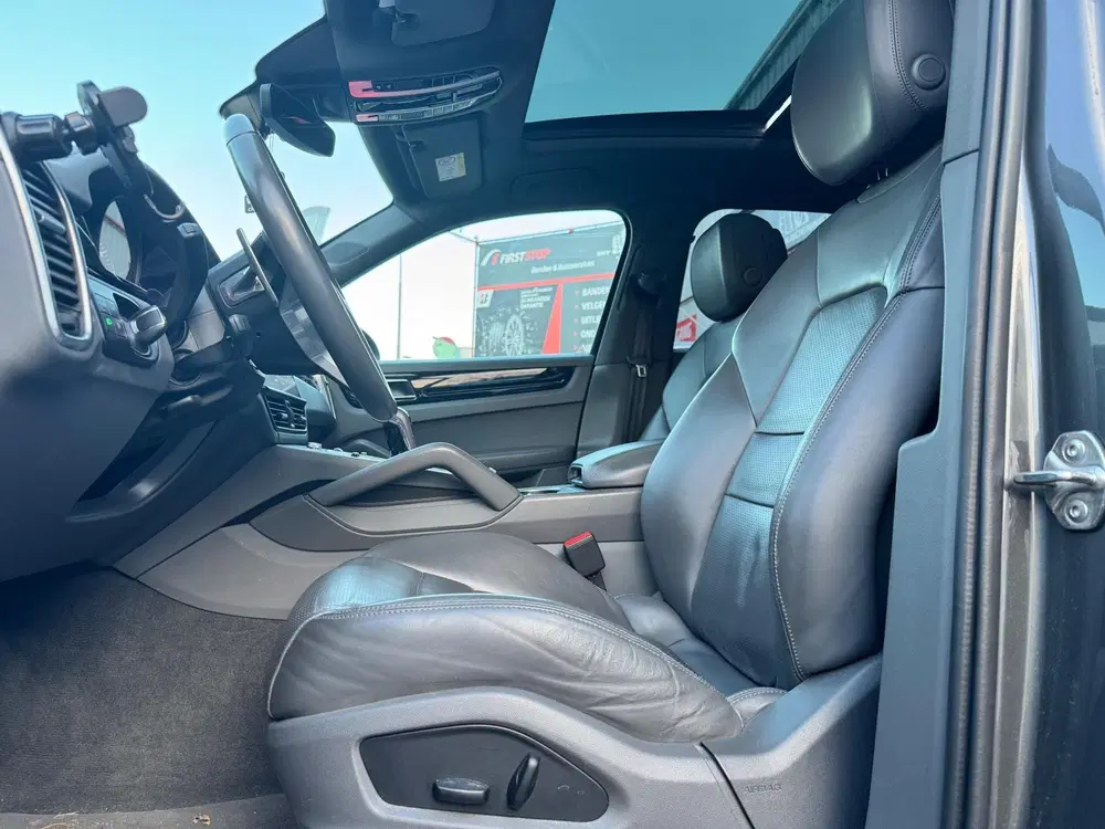 Porsche Cayenne 3.0 E-HYBRID uit 2021, foto 17