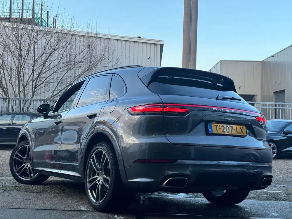 Porsche Cayenne 3.0 E-HYBRID uit 2021, foto 2
