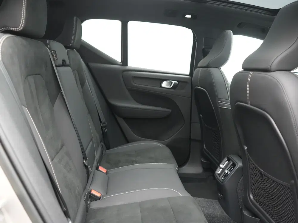 Volvo XC40 Recharge Ultimate 69 kWh 232pk Dealer O.H. uit 2023, foto 6