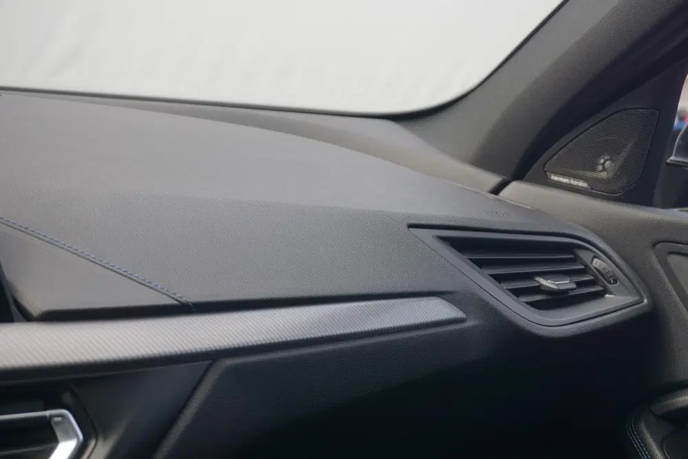 BMW 1-serie 5-deurs M135i xDrive uit 2020, foto 12