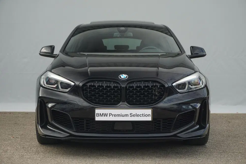 BMW 1-serie 5-deurs M135i xDrive uit 2020, foto 3