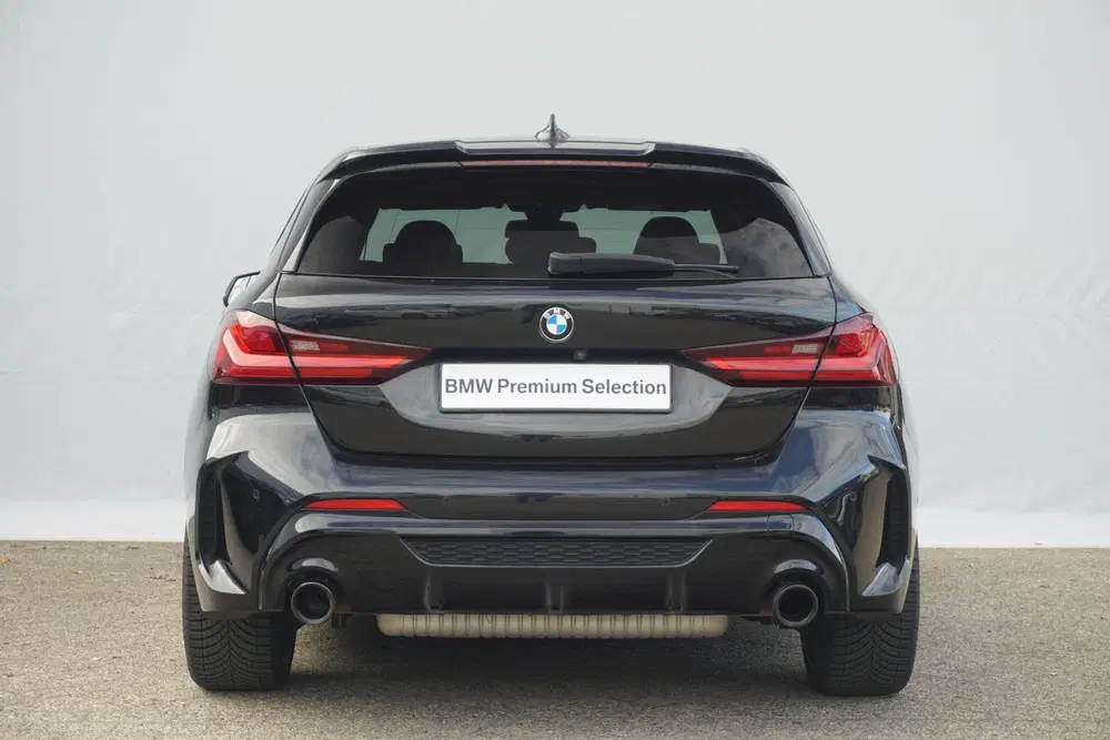 BMW 1-serie 5-deurs M135i xDrive uit 2020, foto 5