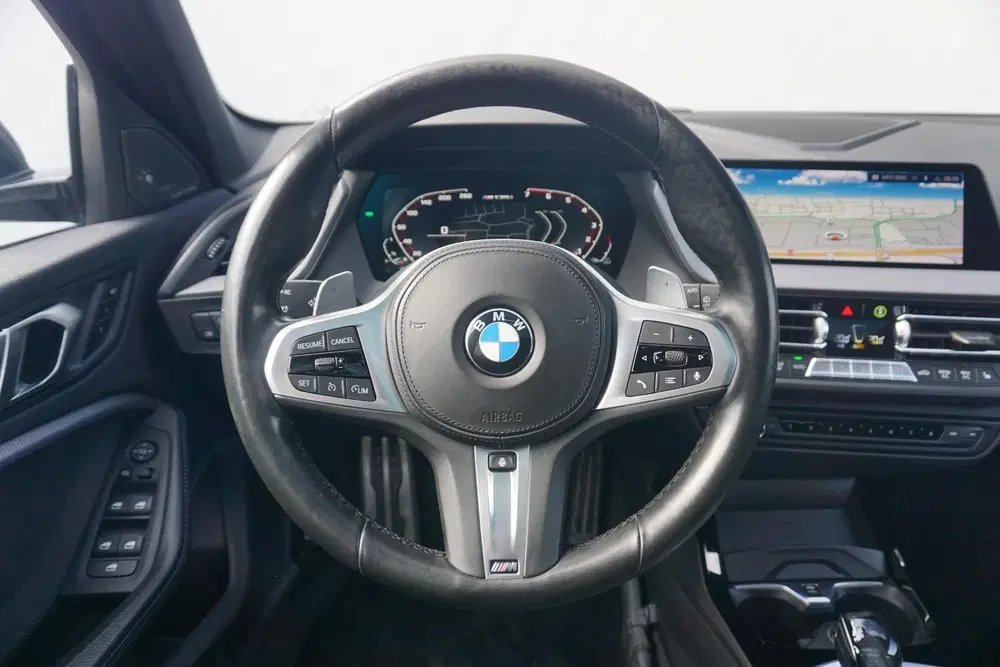 BMW 1-serie 5-deurs M135i xDrive uit 2020, foto 9