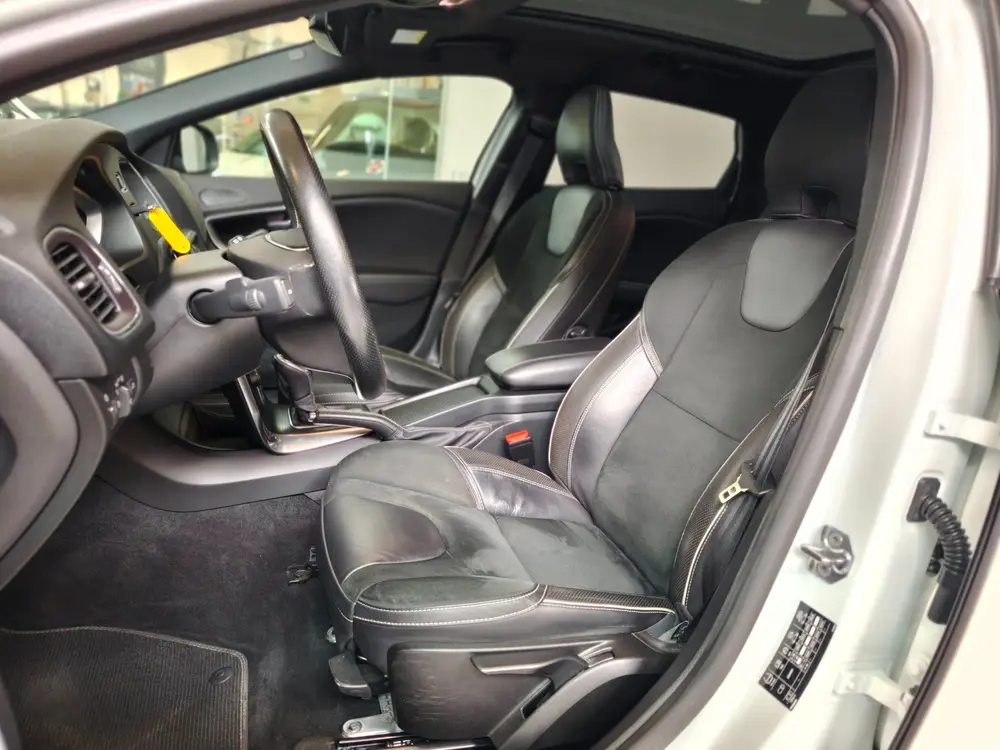 Volvo V40 1.5 T3 Automaat R-Design Harman Kardon uit 2019, foto 15