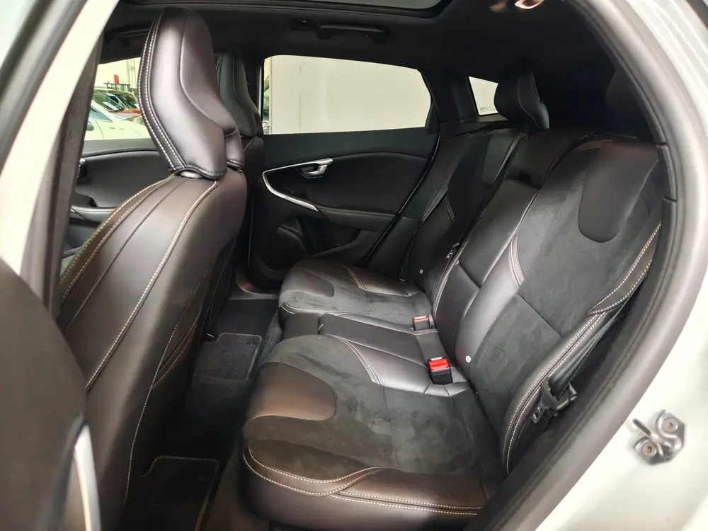 Volvo V40 1.5 T3 Automaat R-Design Harman Kardon uit 2019, foto 16