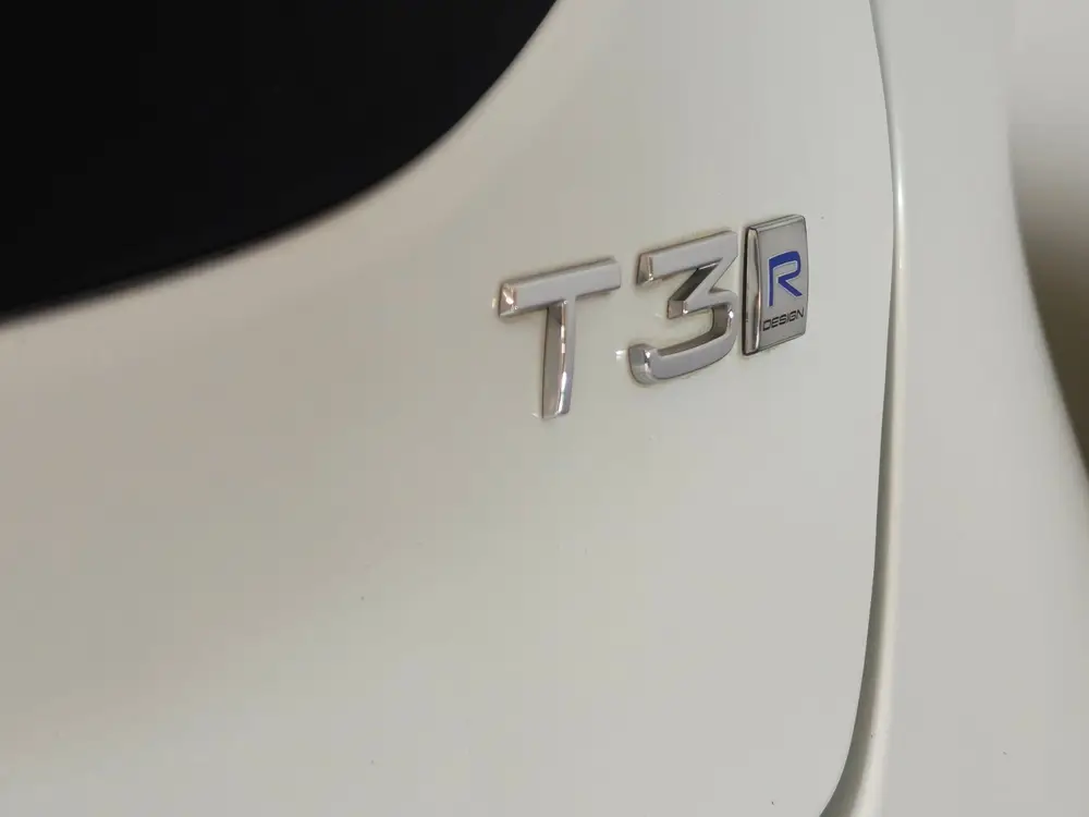 Volvo V40 1.5 T3 Automaat R-Design Harman Kardon uit 2019, foto 2