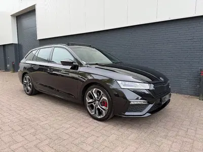 Skoda Octavia RS Combi 2.0 TSI DSG 245PK PANO HUD KEYLES uit 2021