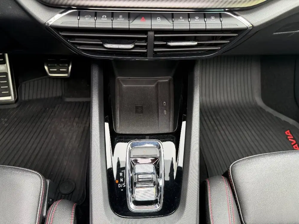 Skoda Octavia RS Combi 2.0 TSI DSG 245PK PANO HUD KEYLES uit 2021, foto 13