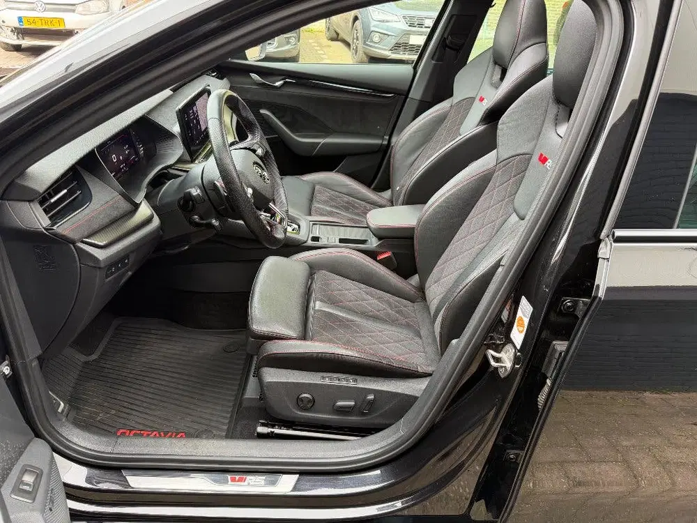 Skoda Octavia RS Combi 2.0 TSI DSG 245PK PANO HUD KEYLES uit 2021, foto 15