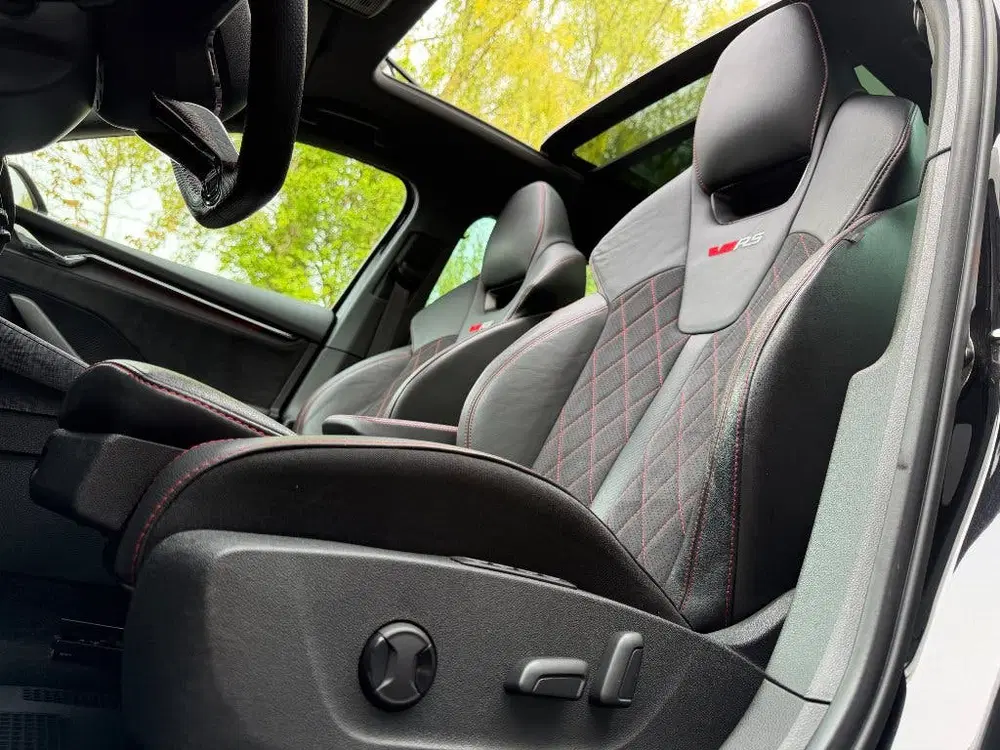 Skoda Octavia RS Combi 2.0 TSI DSG 245PK PANO HUD KEYLES uit 2021, foto 16