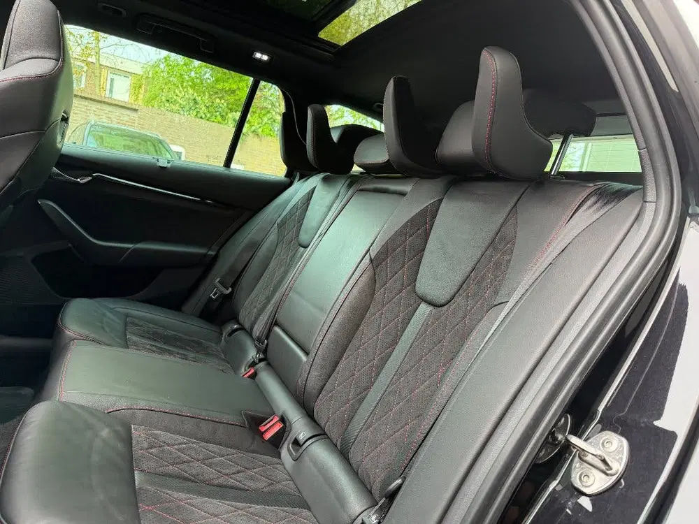 Skoda Octavia RS Combi 2.0 TSI DSG 245PK PANO HUD KEYLES uit 2021, foto 18