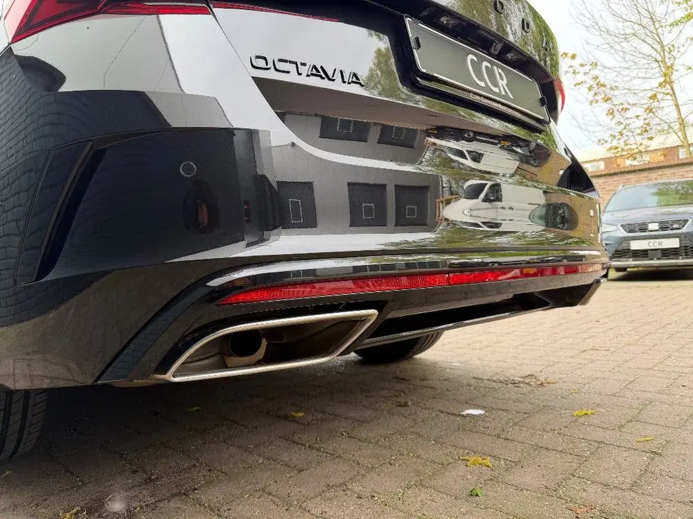 Skoda Octavia RS Combi 2.0 TSI DSG 245PK PANO HUD KEYLES uit 2021, foto 9