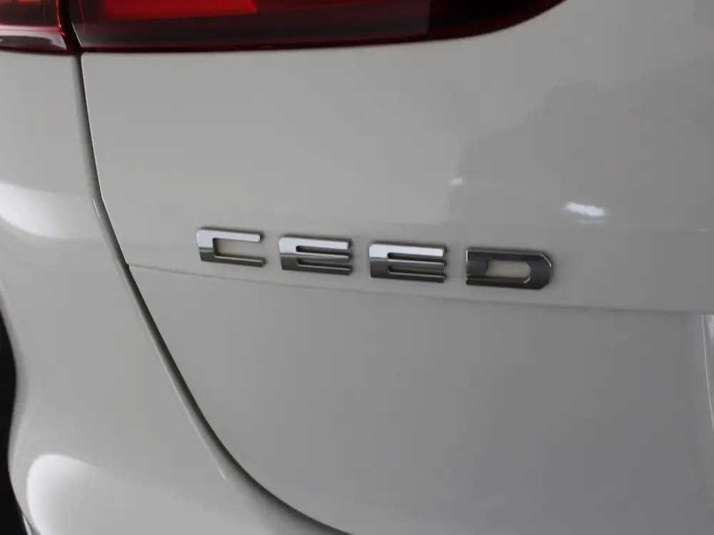 Kia Ceed 1.0 T-GDi DynamicPlusLine (bj 2019) uit 2019, foto 17