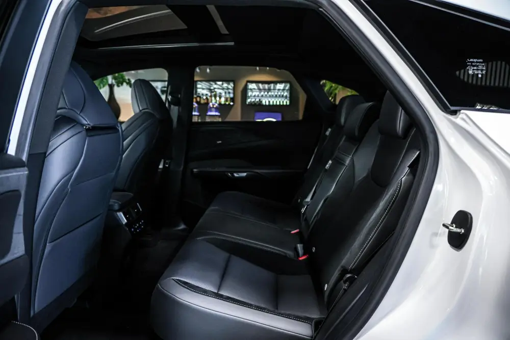 Lexus RX 500h F Sport Line uit 2023, foto 11