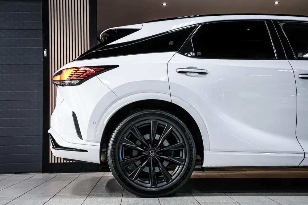 Lexus RX 500h F Sport Line uit 2023, foto 16