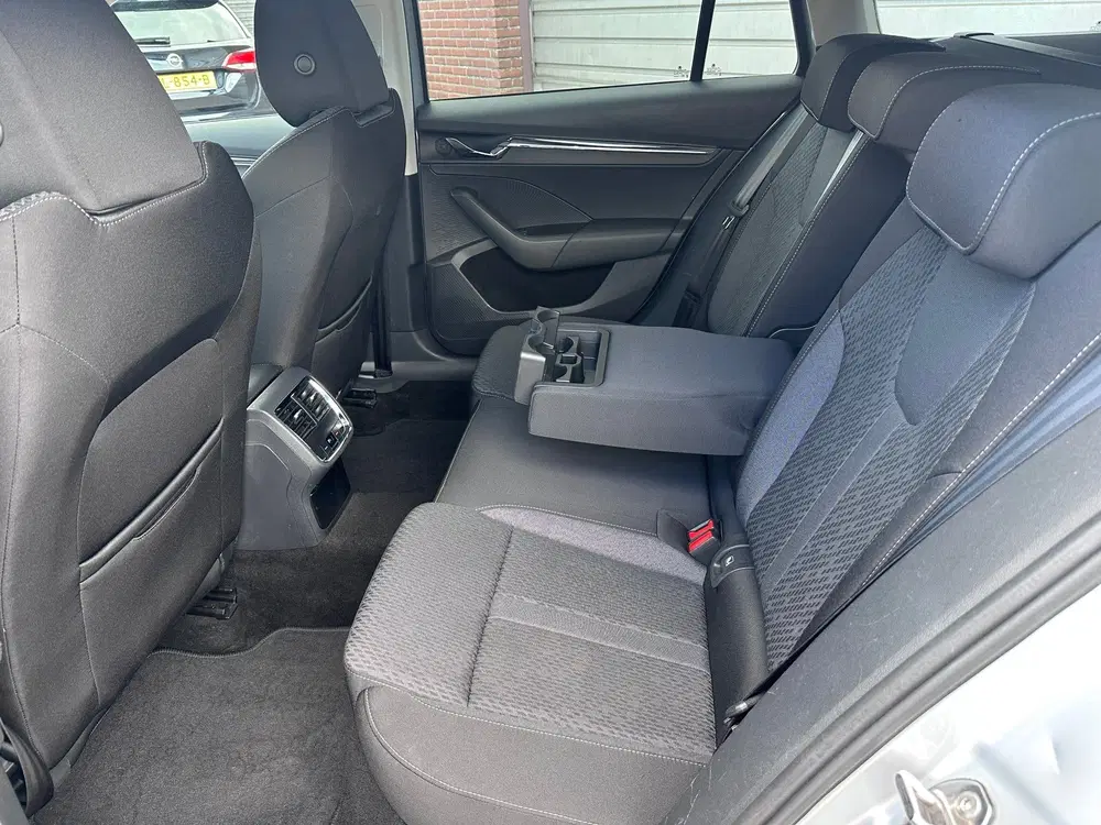 Skoda Octavia 1.5 e-TSI Business Edition Plus uit 2022, foto 14