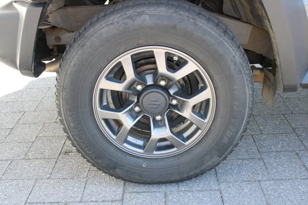 Suzuki Jimny 1.5 Stijl | 4x4 | AllGrip | 4 Persoons | Roofra uit 2019, foto 11