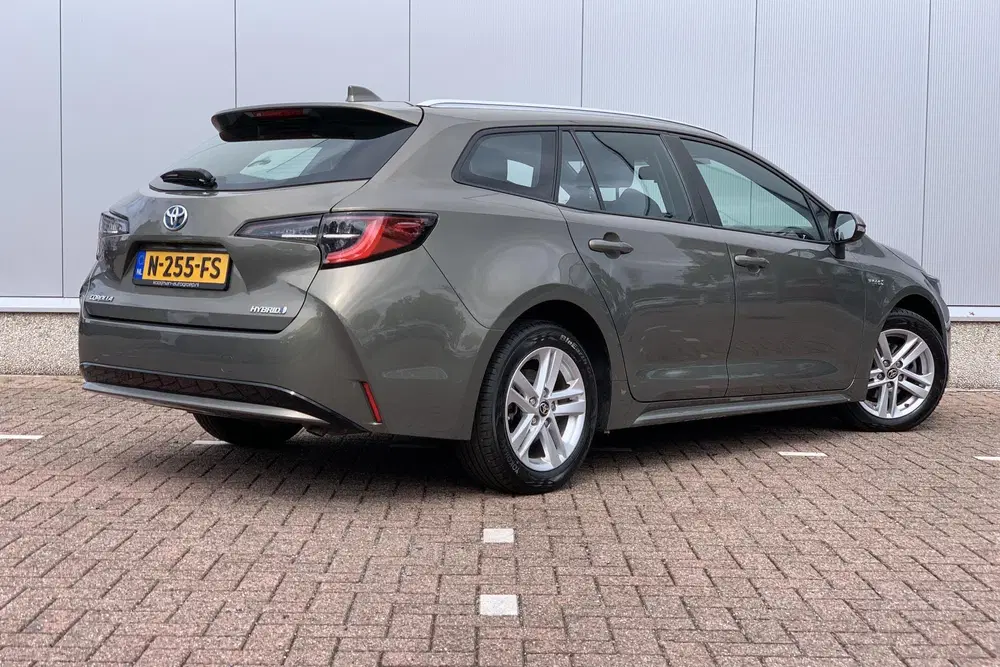 Toyota Corolla 1.8 Hybrid Active uit 2021, foto 2