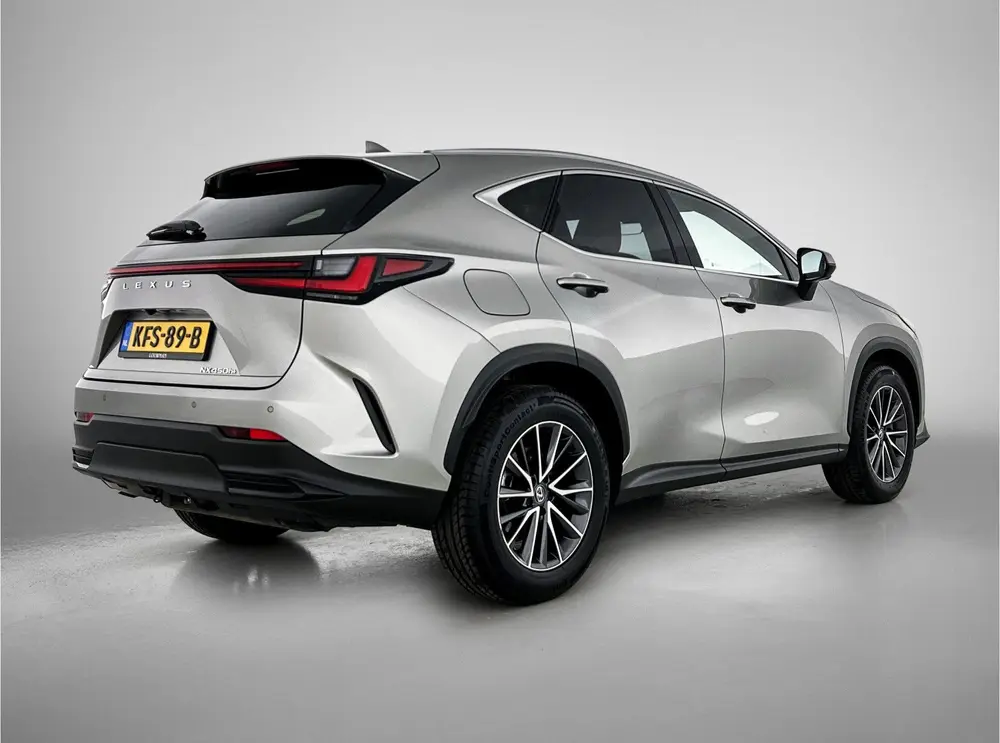 Lexus NX 450h+ AWD Luxury Line uit 2024, foto 2