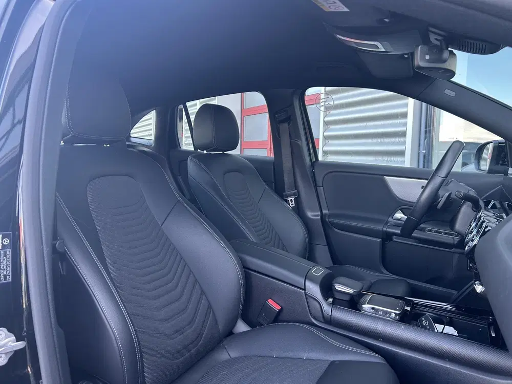 Mercedes-Benz GLA 180 Business Solution uit 2022, foto 16