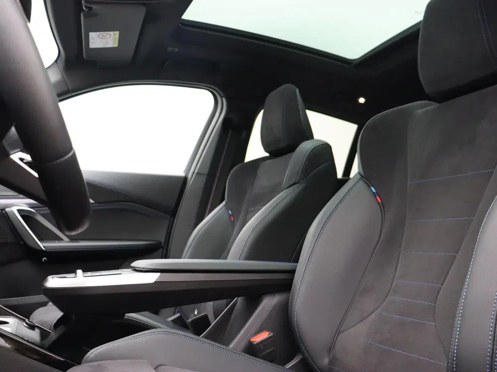 BMW iX2 xDrive30 M Sportpakket Pro uit 2025, foto 11