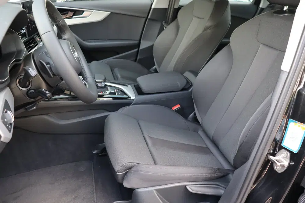 Audi A4 orgNL uit 2023, foto 8