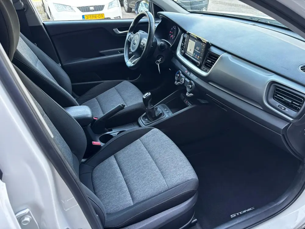 Kia Stonic 1.0 T-GDi DynamicLine CARPLAY uit 2019, foto 18