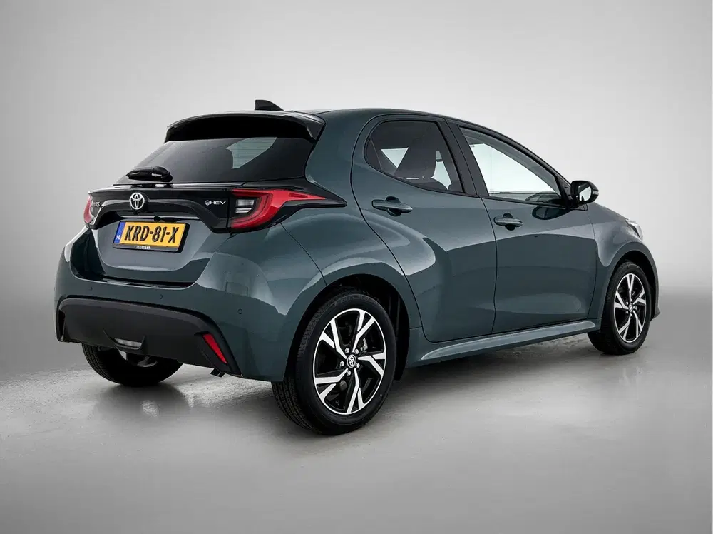 Toyota Yaris 1.5 Hybrid 115 First Edition Comfort Pack uit 2025, foto 2
